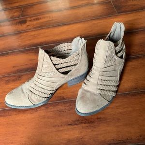 Qupid size 8 Booties